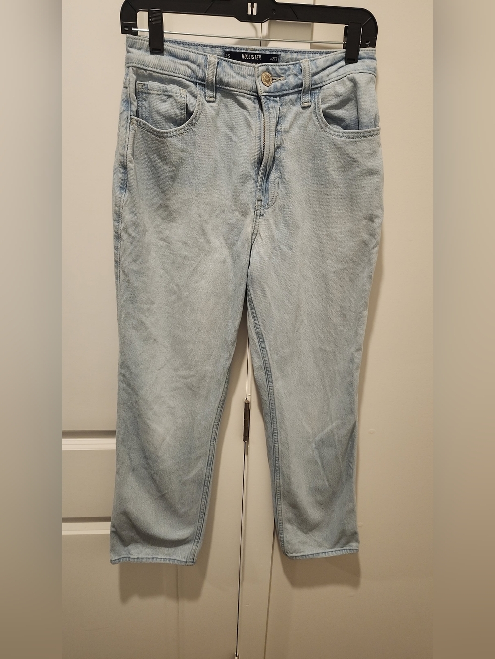 Hollister Ultra High-Rise 90s Jeans.